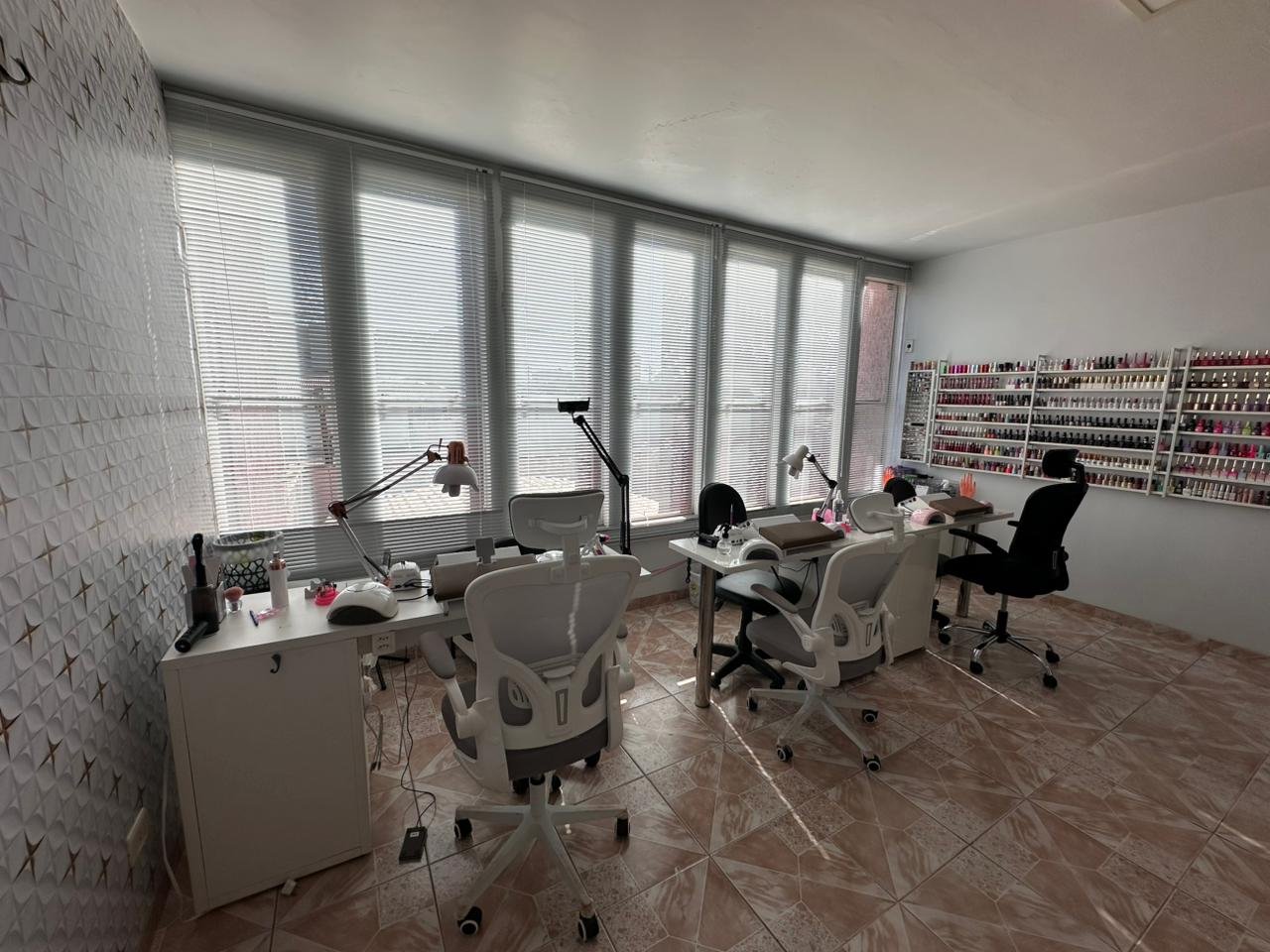 Ambiente interno do Ateliê das Unhas